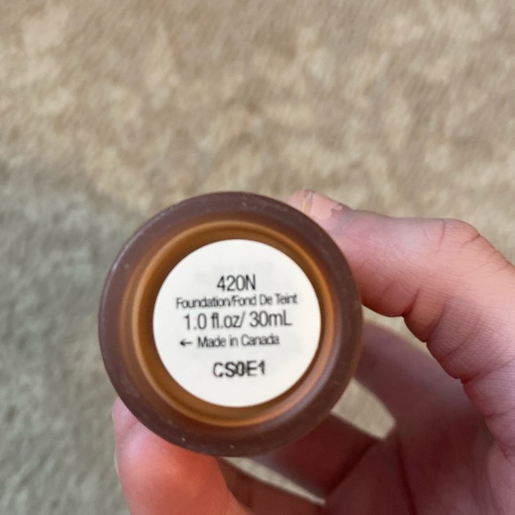 Rare beauty liquid touch weightless foundation - Picture 2 of 3